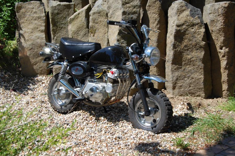 Four cylinder monkey